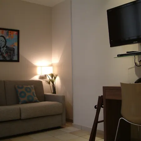 D'elsa מלון דירות ז'ואן-לה-פינס