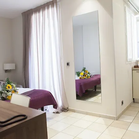 D'elsa 3* ז'ואן-לה-פינס