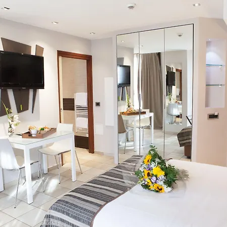 D'elsa מלון דירות