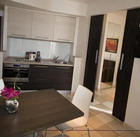 D'elsa מלון דירות 3*